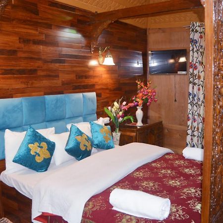 New Lakes Crown Group Of Houseboats Srinagar  Exterior photo