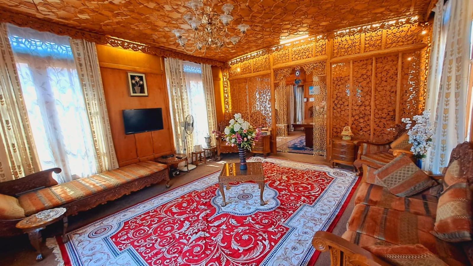 New Lakes Crown Group Of Houseboats Srinagar  Exterior photo