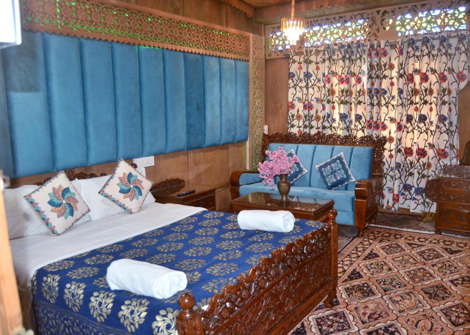 New Lakes Crown Group Of Houseboats Srinagar  Exterior photo