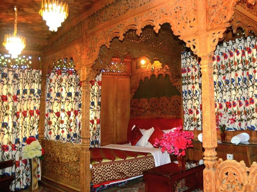 New Lakes Crown Group Of Houseboats Srinagar  Room photo