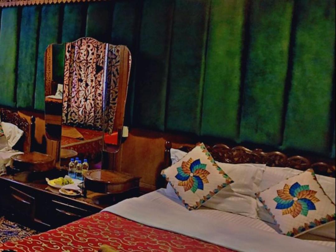 New Lakes Crown Group Of Houseboats Srinagar  Room photo